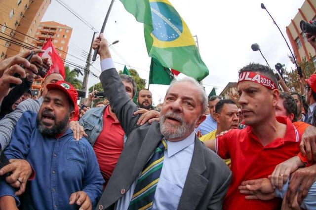 Lula chega a depoimento